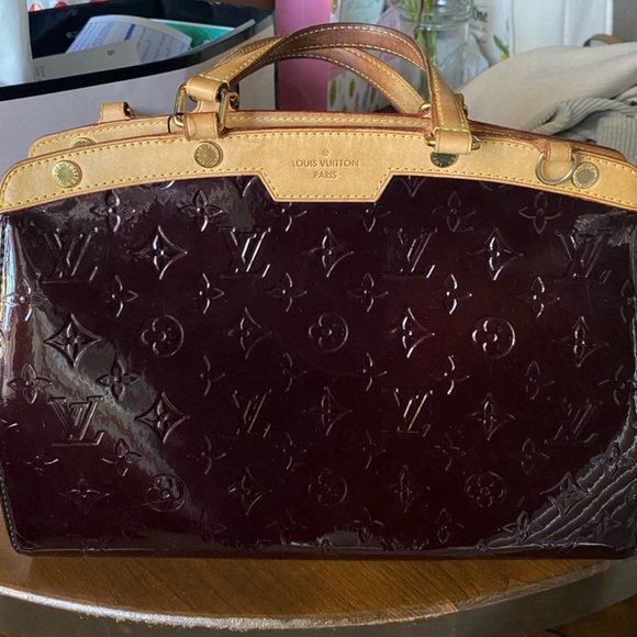 GIVE AWAY ENTRY: LV LOUIS VUITTON BREA VERNIS PUTSE WALLET PLUS LOCK AND KEY - Picture 4 of 7